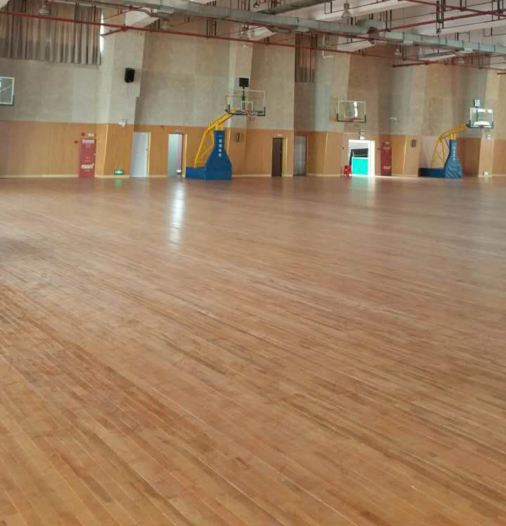 广州铁一中学篮球场运..